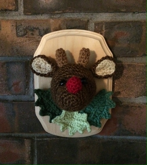 taxidermy-rudolph-free-crochet-pattern