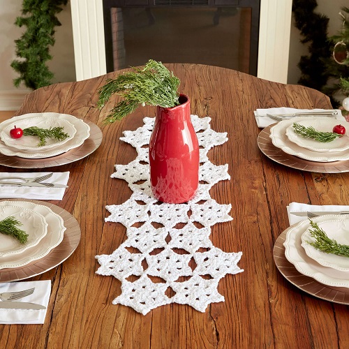 Easy and Cute Christmas Table Runner Crochet Patterns 3