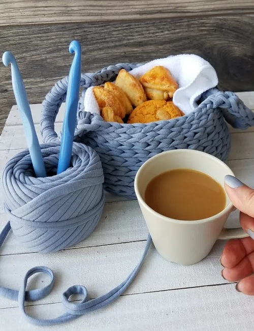 crochet-basket-with-handles-and-coasters