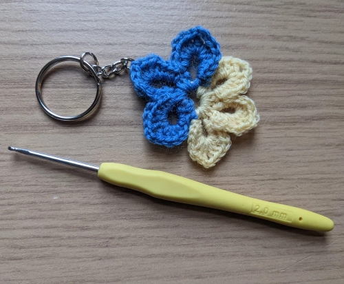 Flower keychain in Ukrainian colors