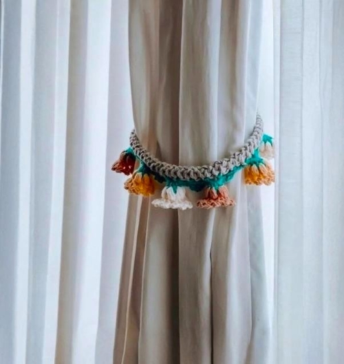 Beginners Friendly Curtain Holder