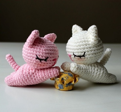 Crochet Amigurumi Lying Kitten