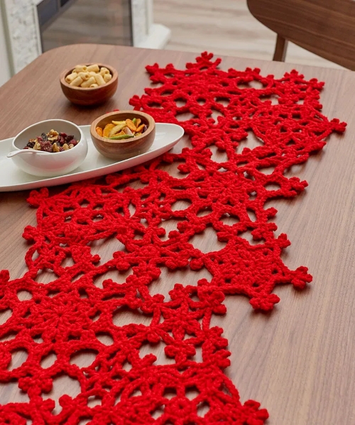 Red Snowflake Table Runner Pattern