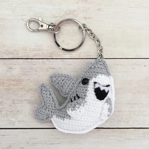 amigurumi shark keychain