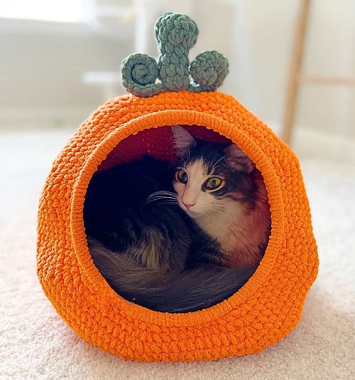 pumpkin-crochet-cat-bed-pattern-free