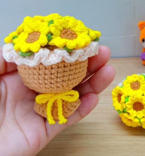 Crochet mini sunflower bouquet