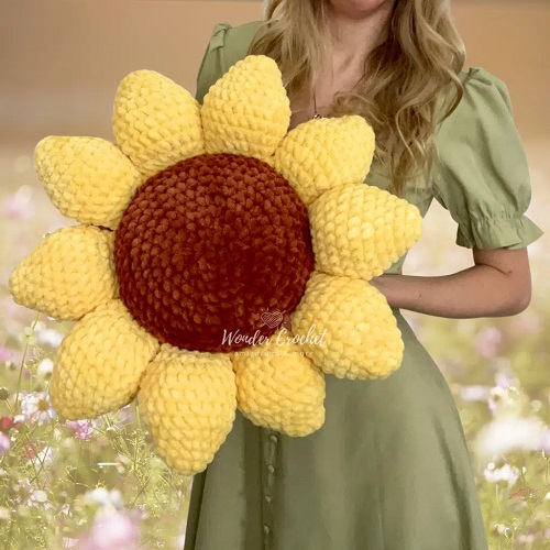 No-Sew Sunflower Pillow Free Crochet Pattern