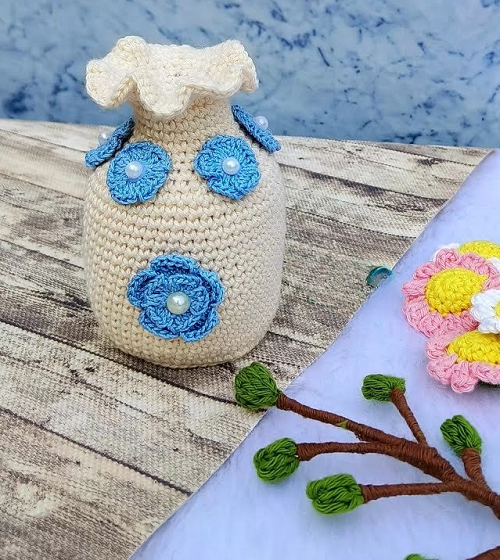 Crochet flower pot