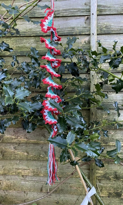 Free Crochet Pattern for Christmas Wind Spinner