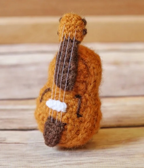 crochet guitar