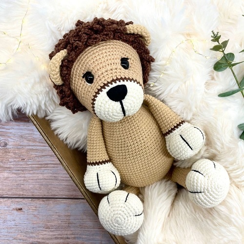 Low-Sew Amigurumi Lion