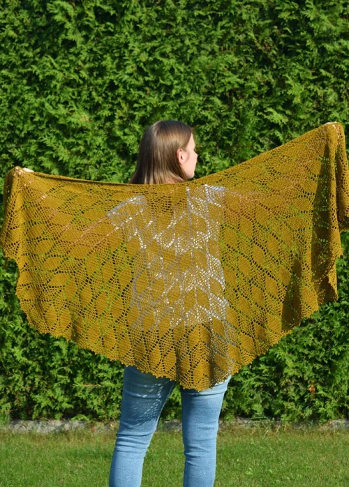 Easy And Cute Crescent Shawl Crochet Patterns