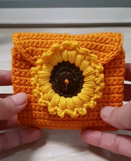 Crochet Sunflower Tri-fold Wallet Idea