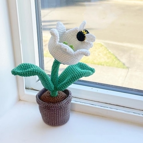 White Tulip Amigurumi Crochet Pattern