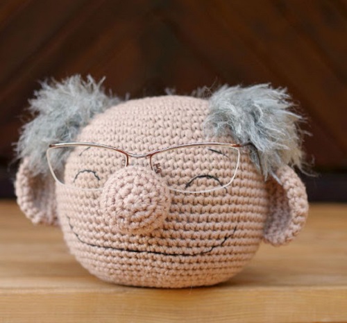 Old Man Head Amigurumi Eyeglass Holder Idea