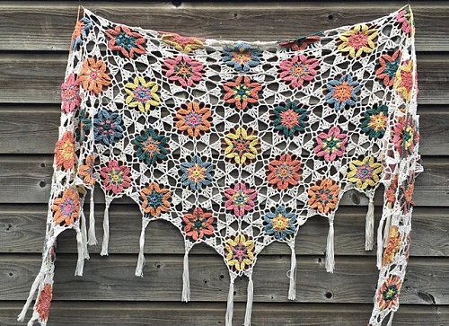 Easy and Cute Floral Shawl Crochet Patterns 2