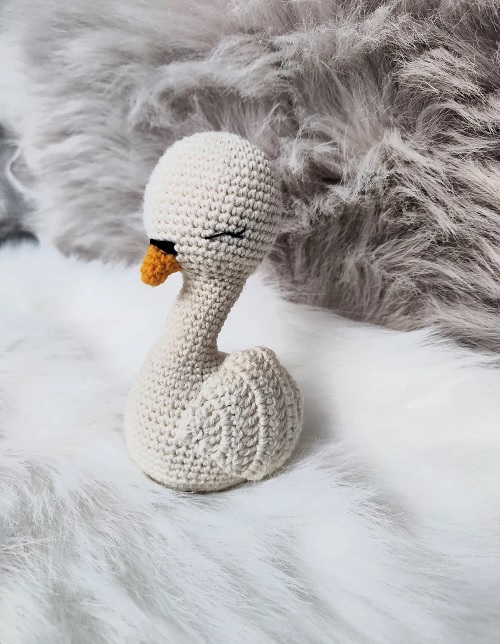 Baby Swan Amigurumi
