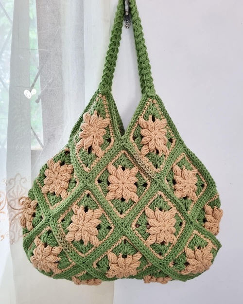 Crochet Bobble Flower Granny Square Bag Free Pattern