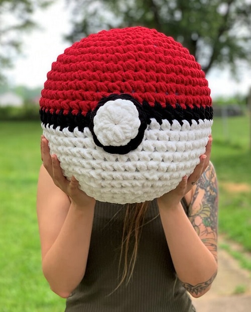 giant Pokƒƒ‚©mon ball