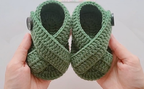 Easy and Cute Crochet Baby Sandals 2