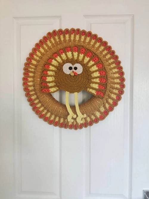 Easy Holiday Crochet Wreath