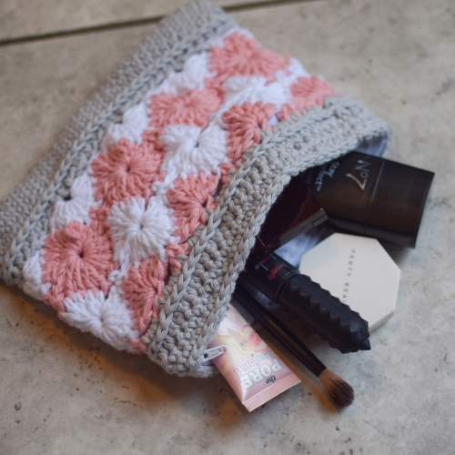 Aurora Make Up Bag Free Crochet Pattern