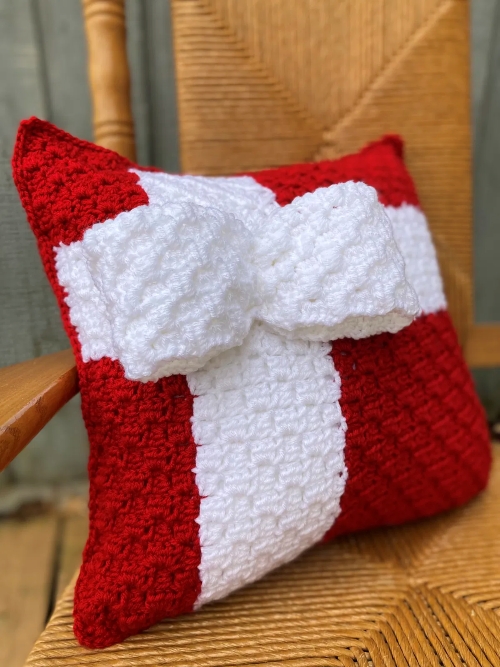 Christmas Gift Pillow Free Crochet Pattern