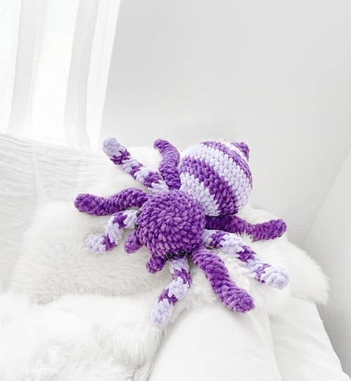 Giant Dual-Toned Crochet Spider