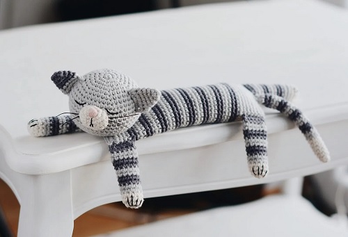 crochet sleepy cat