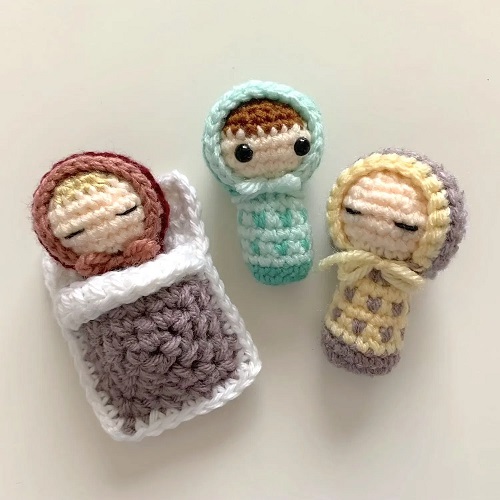 crocheted easy to make swaddled babies