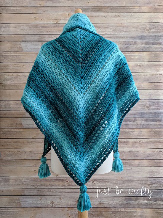 Crochet Triangle Scarf Pattern that you can easily make at home
