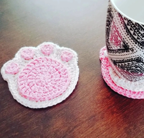 Dual-Toned Paw Print Crochet Coaster Pattern