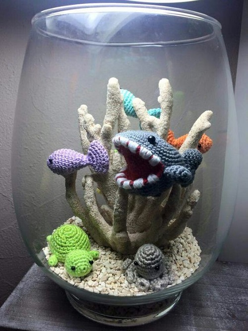 Crochet Aquarium with Devoring Scene