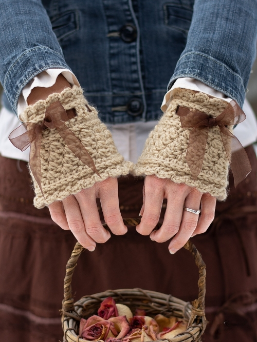 Elegant Victorian Wrist Warmer Crochet Free Pattern