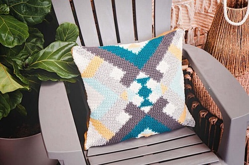 Easy and cute Crochet Pillow Cover Patterns 3