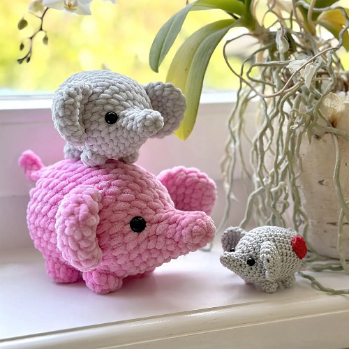 plush crochet elephants