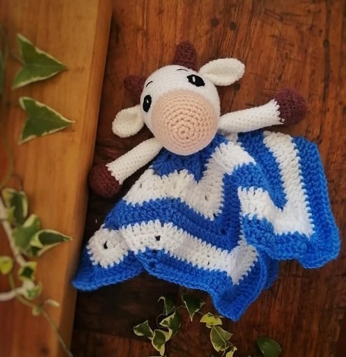 Lovely Amigurumi Cow Blanket Free Pattern