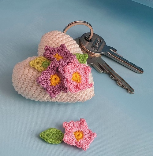 DIY Heart Keychain With Flower And Leaves