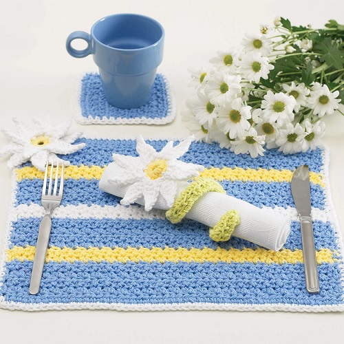 crochet-daisy-table-setting