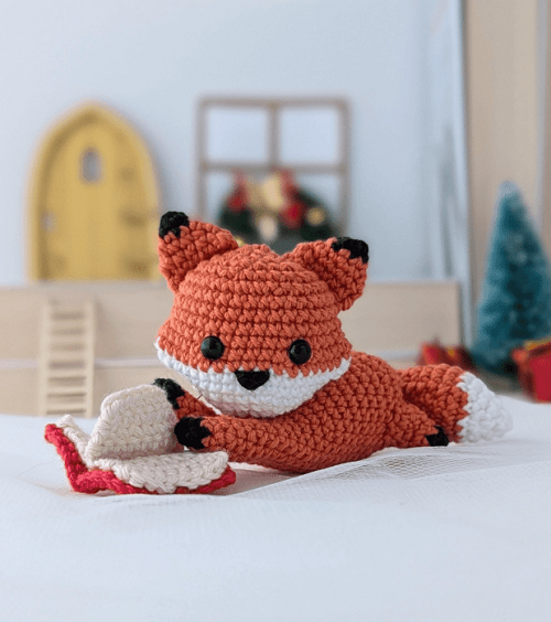 fox reading book crochet pattern