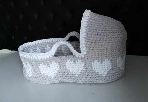 heart pattern crochet cradle