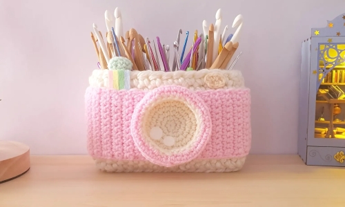 Crochet Camera-Shaped Pen Holder Free Pattern