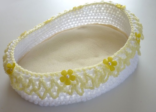 beautiful crochet cradle with flowers