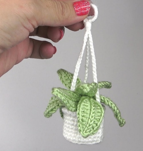 Easy Mini Dangling Crochet Plant Pattern