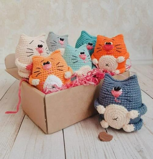 Amigurumi cat keychain free pattern