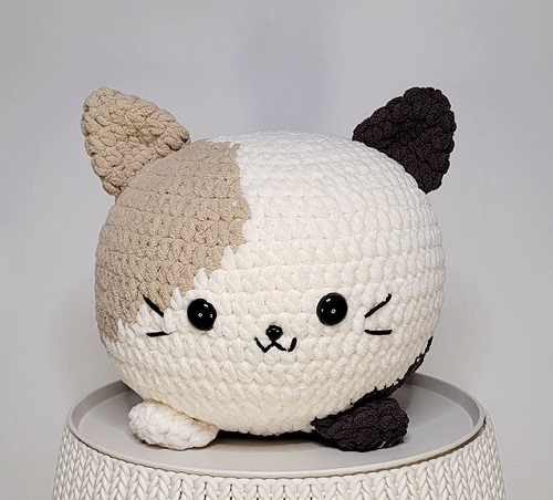 Easy and Cute Cat Pillow Crochet Patterns 4