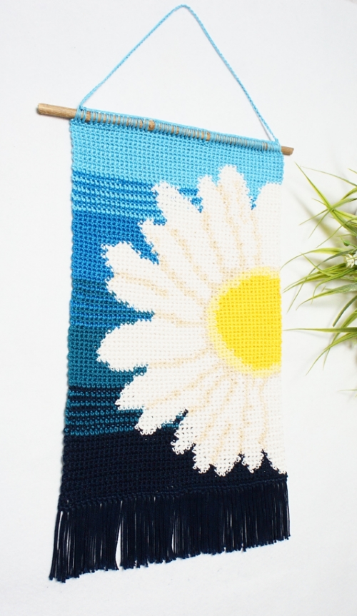Crochet Daisy Wall Hanging Pattern