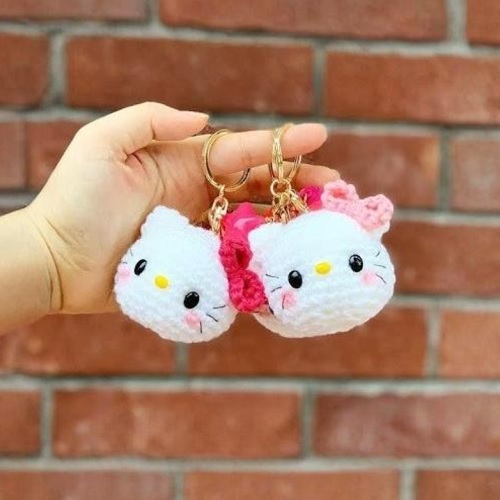 hello kitty doll keychain