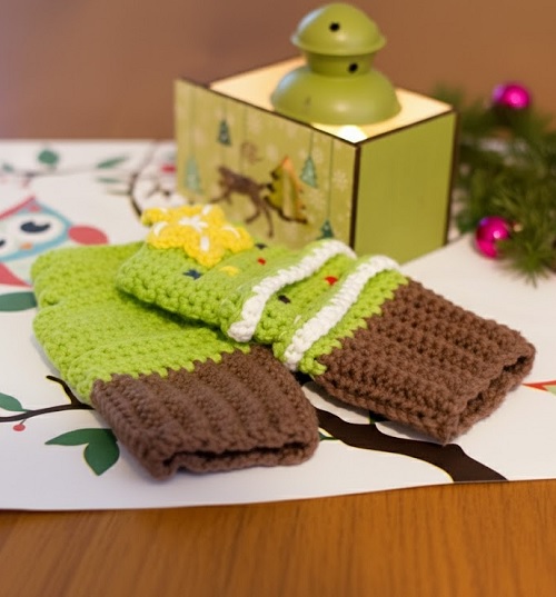 Christmas Tree Mittens