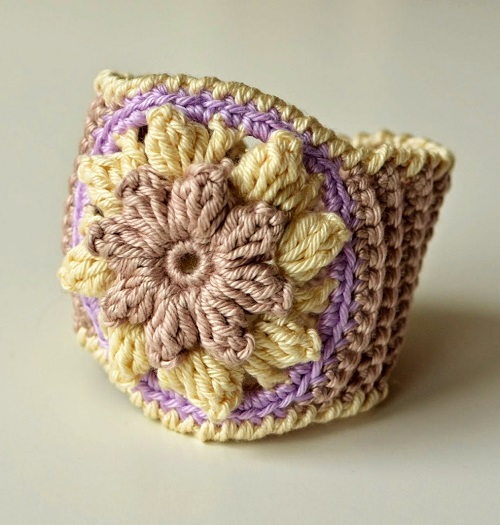 Easy and Cute Crochet Flower Bracelet Pattern 4
